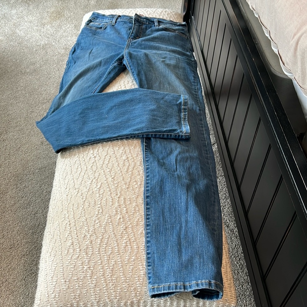 Levi’s perfect slimming 512 straight leg jeans